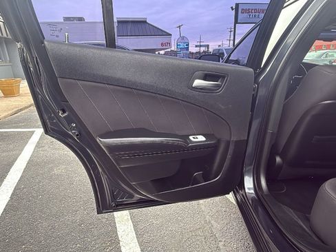 Used 2019 Dodge Charger SXT w/ Blacktop Package image 11