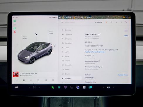 Used 2021 Tesla Model Y Long Range image 9