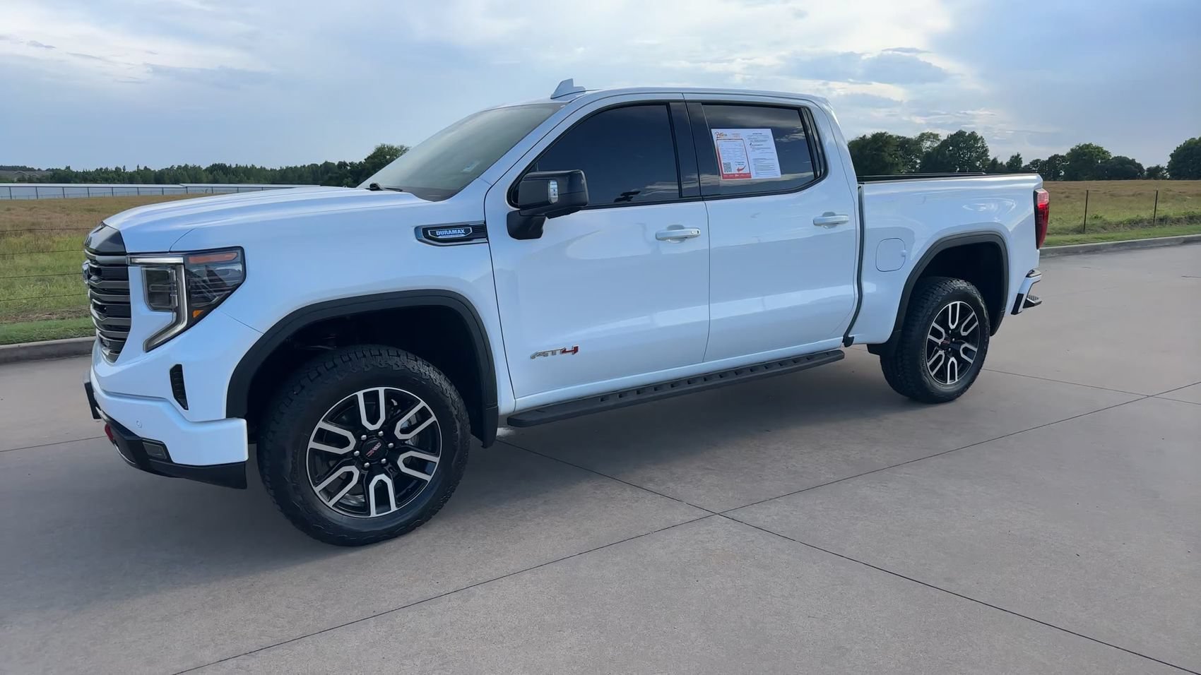 Used 2025 GMC Sierra 1500 AT4 w/ AT4 Premium Package AWD/4WD image 5