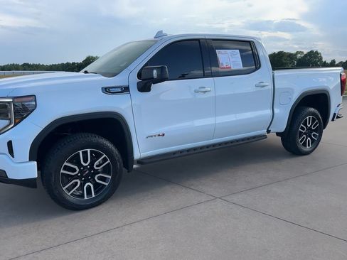 Used 2025 GMC Sierra 1500 AT4 w/ AT4 Premium Package AWD/4WD image 5