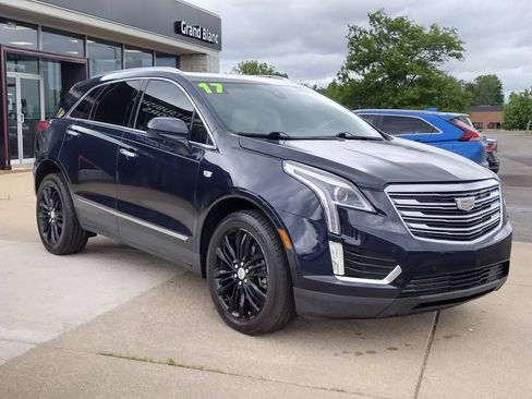 Used 2017 Cadillac XT5 Premium Luxury FWD image 3