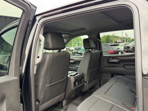 Used 2025 Chevrolet Silverado 1500 LT Trail Boss w/ Convenience Package II AWD/4WD image 11