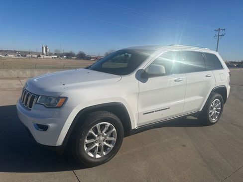 Used 2021 Jeep Grand Cherokee Laredo X image 1