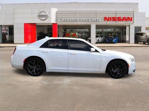 Used 2023 Chrysler 300 S image 2