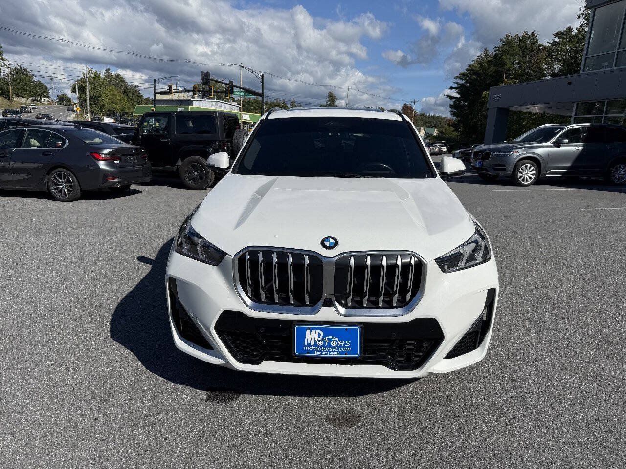 Used 2023 BMW X1 xDrive28i w/ Premium Package AWD/4WD image 4