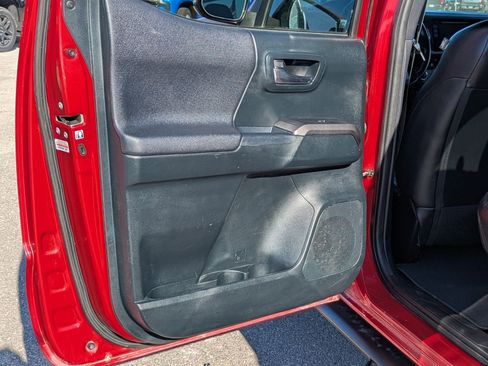 Used 2017 Toyota Tacoma 4x4 Double Cab image 13