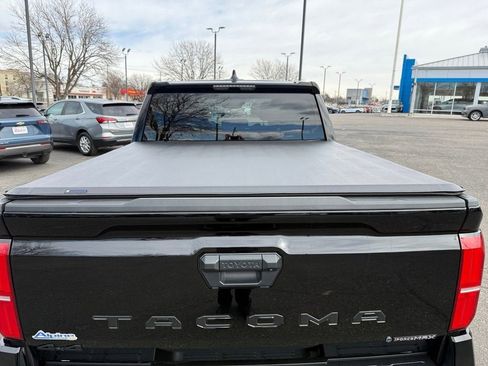 Used 2025 Toyota Tacoma TRD Sport image 19