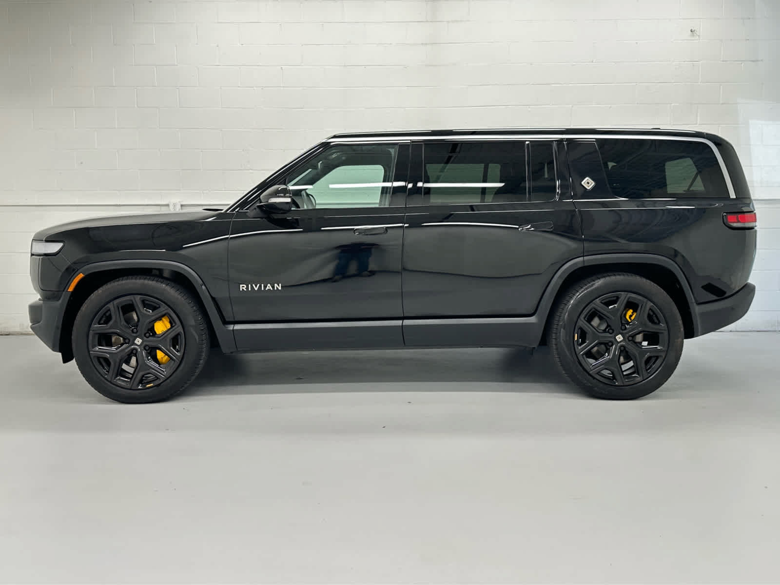 Used 2023 Rivian R1S Adventure Quad AWD/4WD image 3
