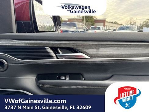 Used 2022 Jeep Wagoneer Series III AWD/4WD image 25
