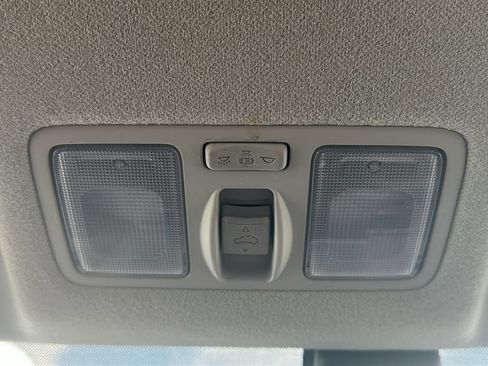Used 2025 Hyundai Venue SEL FWD image 30