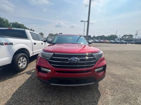 Used 2021 Ford Explorer XLT w/ Equipment Group 202A AWD/4WD image 2