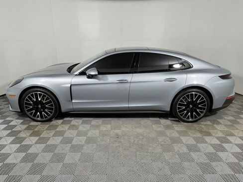 Used 2025 Porsche Panamera image 2