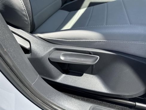 Used 2022 Volkswagen Taos SE image 36