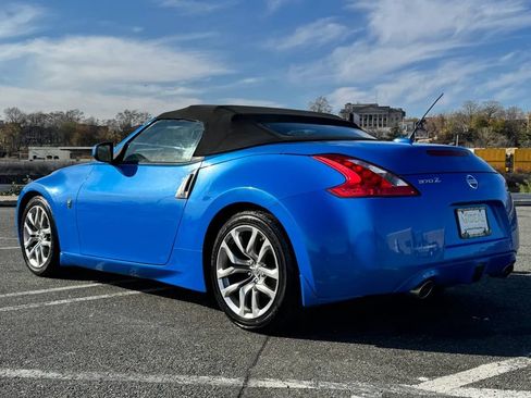 Used 2010 Nissan 370Z Touring image 4