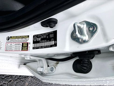 Used 2024 Toyota Camry SE FWD image 5
