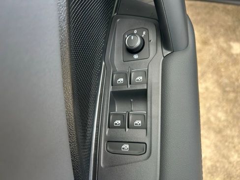 New 2026 Volkswagen Tiguan SE R-Line FWD image 19