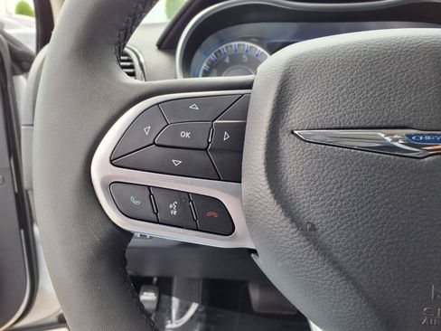 Used 2023 Chrysler 300 Touring w/ Sport Appearance Package RWD image 15