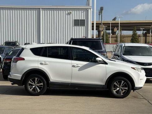 Used 2018 Toyota RAV4 XLE FWD image 3