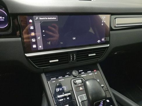 Used 2022 Porsche Cayenne Platinum Edition image 6