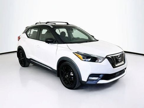 Used 2020 Nissan Kicks SR w/ Exterior Package FWD image 23