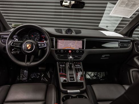 Certified 2026 Porsche Macan AWD/4WD image 11