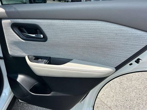 Used 2022 Nissan Rogue SV AWD/4WD image 19