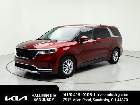 Certified 2023 Kia Carnival LX FWD image 1