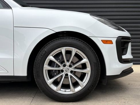 Certified 2025 Porsche Macan image 11