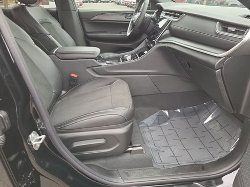 New 2025 Jeep Grand Cherokee Altitude image 22