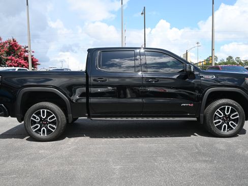 Used 2025 GMC Sierra 1500 AT4 w/ AT4 Premium Package AWD/4WD image 11