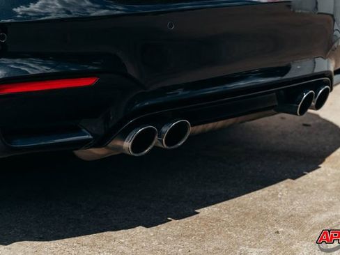 Used 2015 BMW M4 Convertible image 31