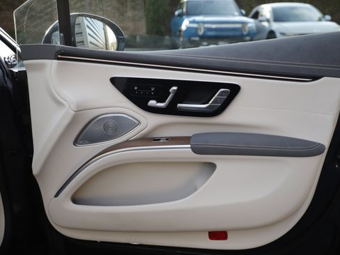 Used 2022 Mercedes-Benz EQS 580 4MATIC Sedan image 9