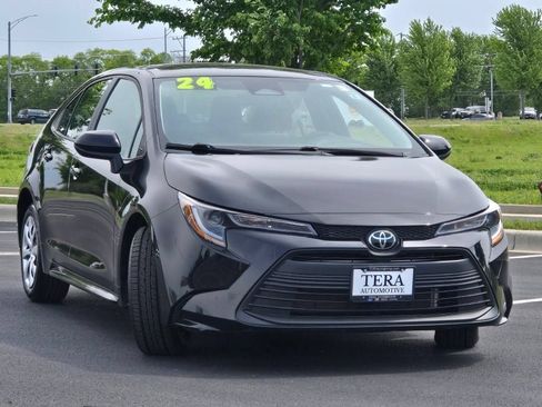 Used 2024 Toyota Corolla LE FWD image 4