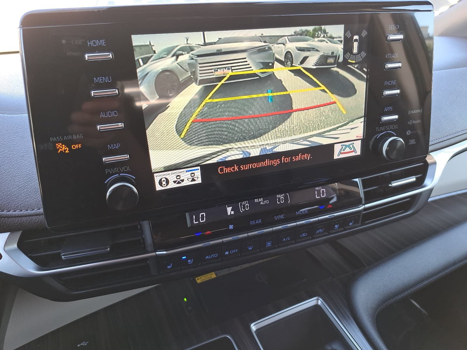 Used 2024 Toyota Sienna Platinum FWD image 26