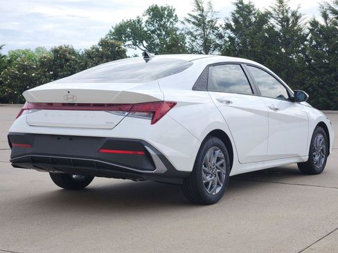 New 2026 Hyundai Elantra Hybrid w/ Cargo Package FWD image 4