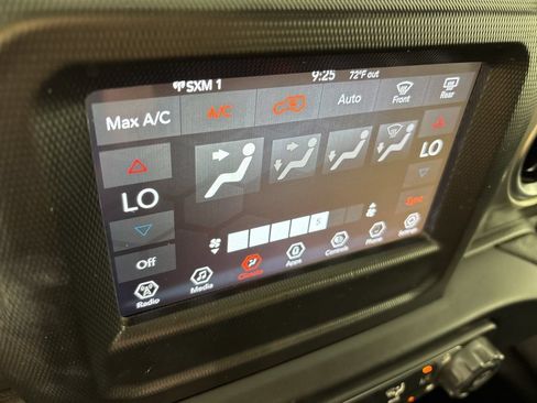 Used 2021 Jeep Wrangler Unlimited Sahara AWD/4WD image 27