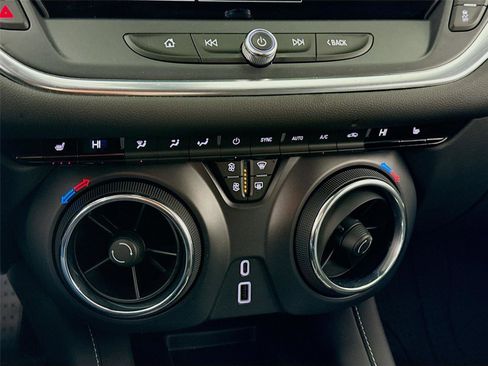 Used 2024 Chevrolet Blazer LT w/ Convenience Package image 9