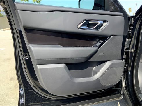 New 2026 Land Rover Range Rover Velar Dynamic SE image 11