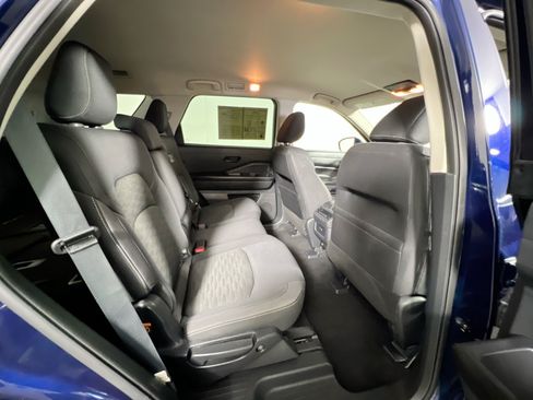 Used 2025 Nissan Pathfinder SV FWD image 33