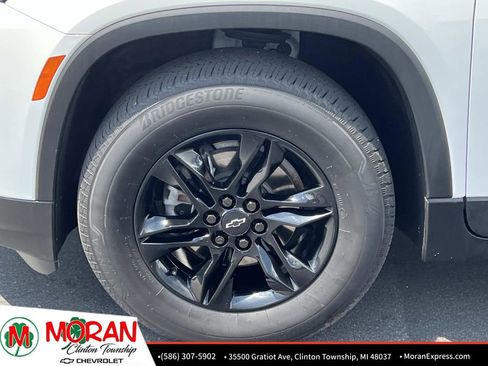 Certified 2023 Chevrolet Traverse LT FWD image 11