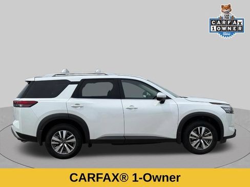 Used 2025 Nissan Pathfinder SL AWD/4WD image 3