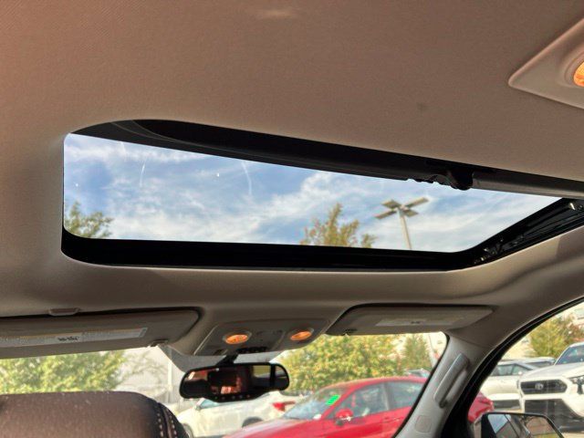Used 2013 Chevrolet Traverse LTZ FWD image 13