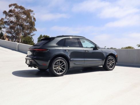 Certified 2025 Porsche Macan AWD/4WD image 8