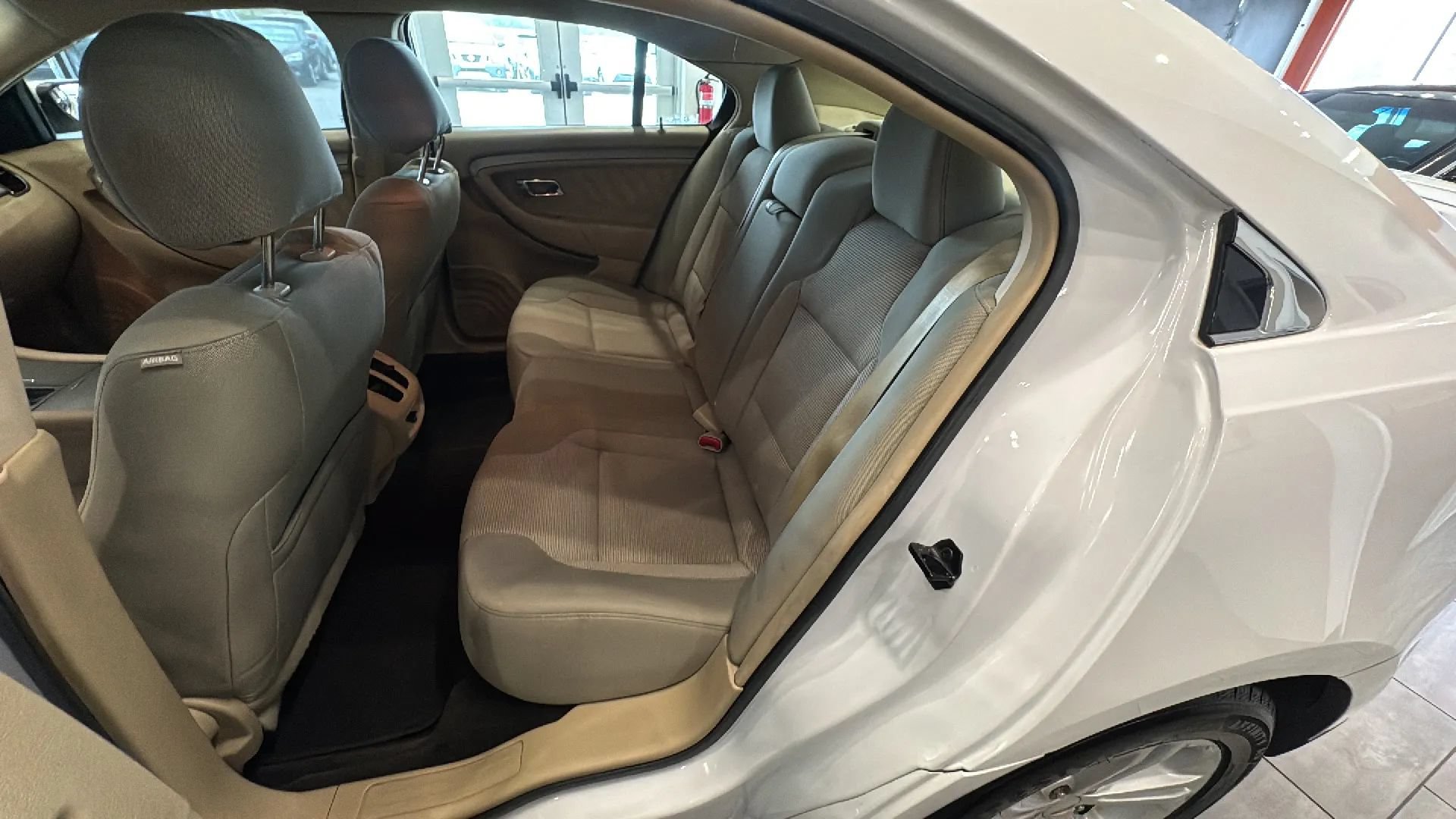 Used 2016 Ford Taurus SEL FWD image 32