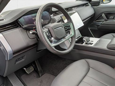 New 2025 Land Rover Range Rover SE image 3