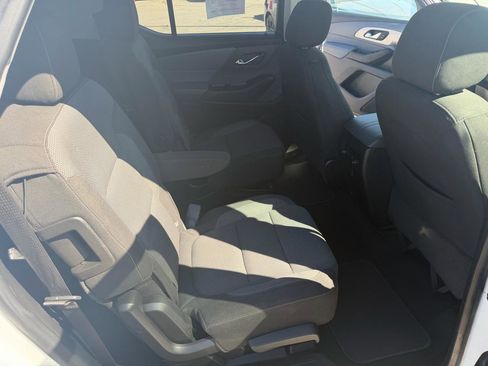 Used 2019 Chevrolet Traverse LT FWD image 14