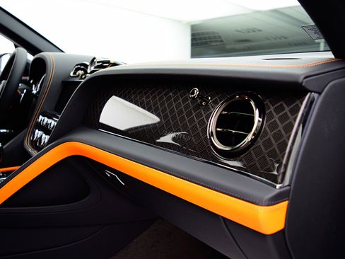 New 2025 Bentley Bentayga image 30