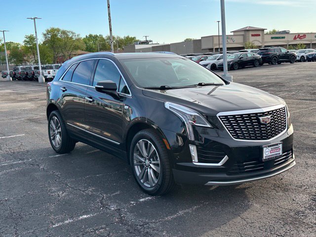 Used 2022 Cadillac XT5 Premium Luxury w/ Technology Package AWD/4WD image 3