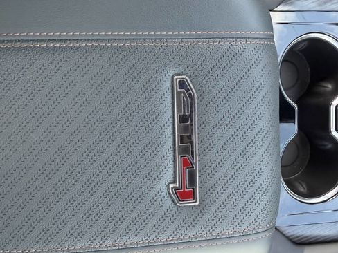 Used 2025 GMC Yukon XL AT4 w/ AT4 Premium Plus Package AWD/4WD image 32