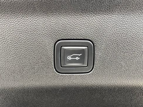 Used 2023 Chevrolet Suburban RST w/ Sport Performance Package image 33